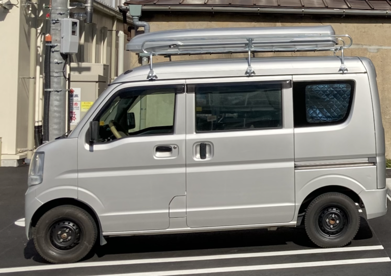 快適な軽バンライフ】ルーフキャリアとルーフボックスで収納力を高め 